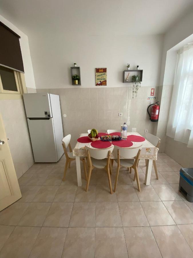 Pedro Surf Shelter Apartment Lisbon Bagian luar foto