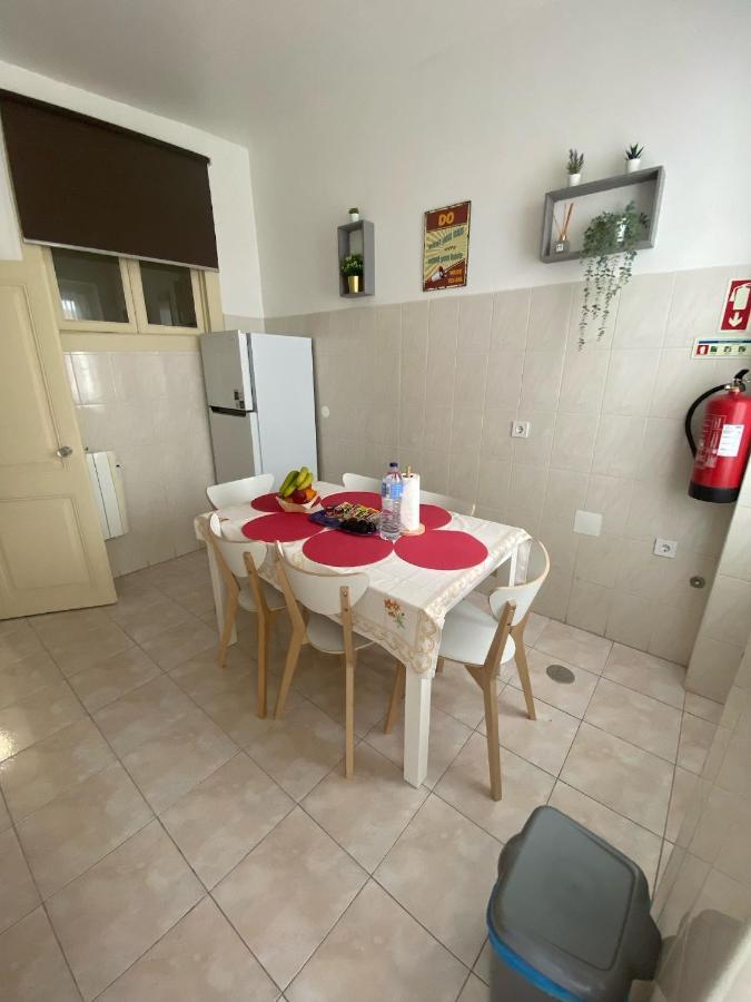 Pedro Surf Shelter Apartment Lisbon Bagian luar foto