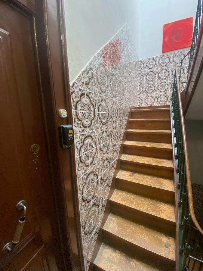 Pedro Surf Shelter Apartment Lisbon Bagian luar foto