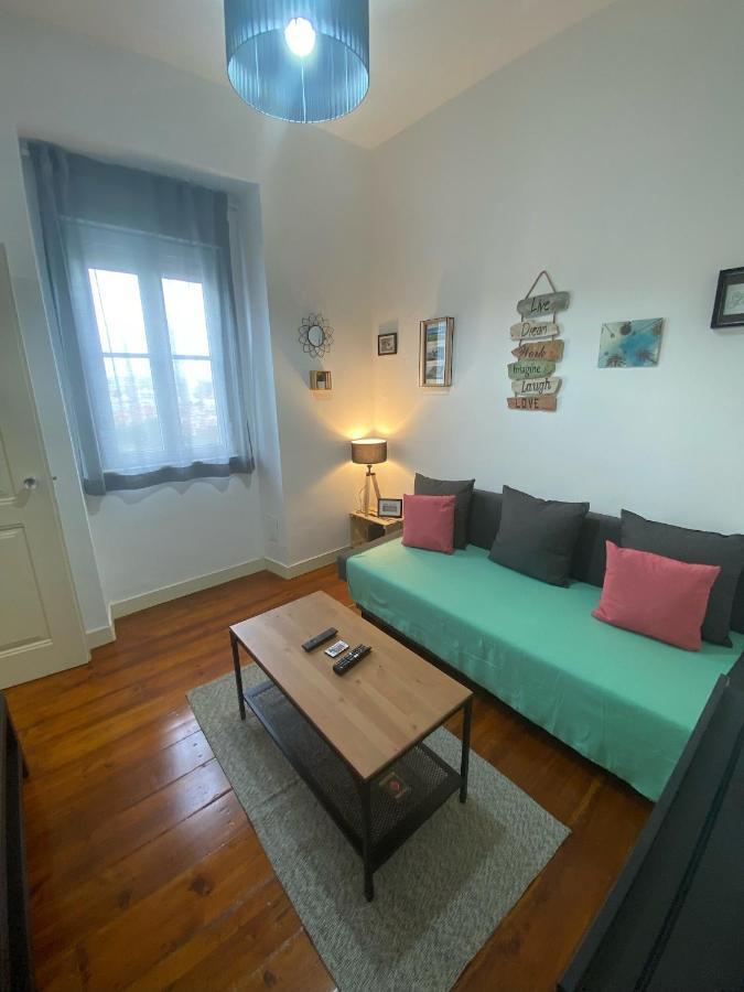 Pedro Surf Shelter Apartment Lisbon Bagian luar foto