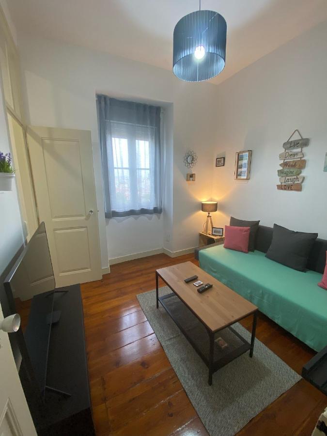 Pedro Surf Shelter Apartment Lisbon Bagian luar foto
